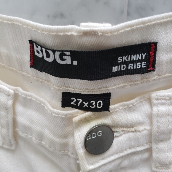BDG Skinny Mid Rise 27x30 white Jean's - Picture 3 of 4
